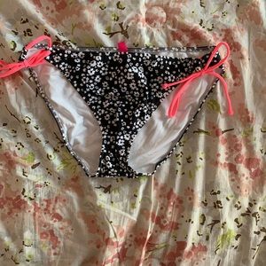 VS black bikini bottoms